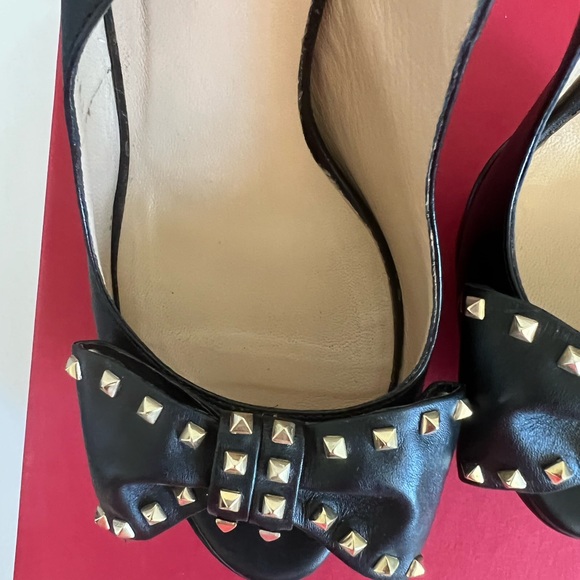 VALENTINO GARAVANI STUDDED BOW PLATFORM PUMPS - Picture 10 of 12
